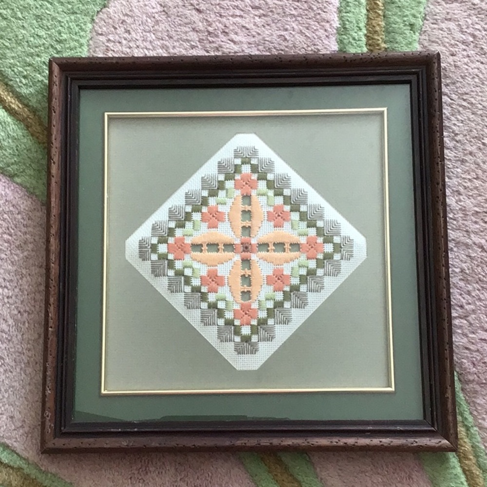 Needle point geometric square